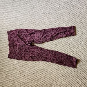 Athleta Salutation Stash Pocket Printed 7/8 tight